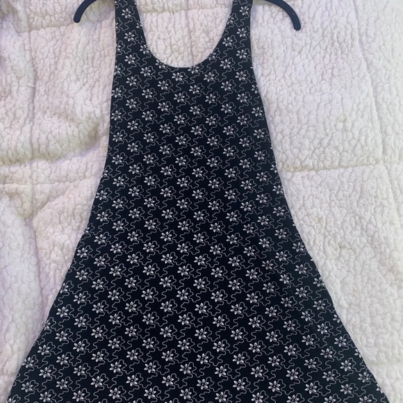 Dress - Picture 2 of 9